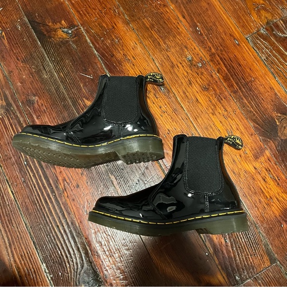 Dr. Martens Women's 2976 Chelsea Boot Black Patent Lamper Size 8 - Picture 5 of 9